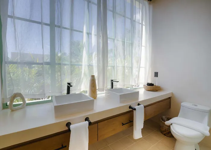Stylish 3-bedroom With Private Pool *