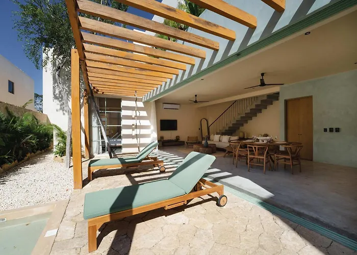 Stylish 3-bedroom With Private Pool