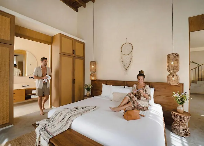 Stylish 3-bedroom With Private Pool Villa *